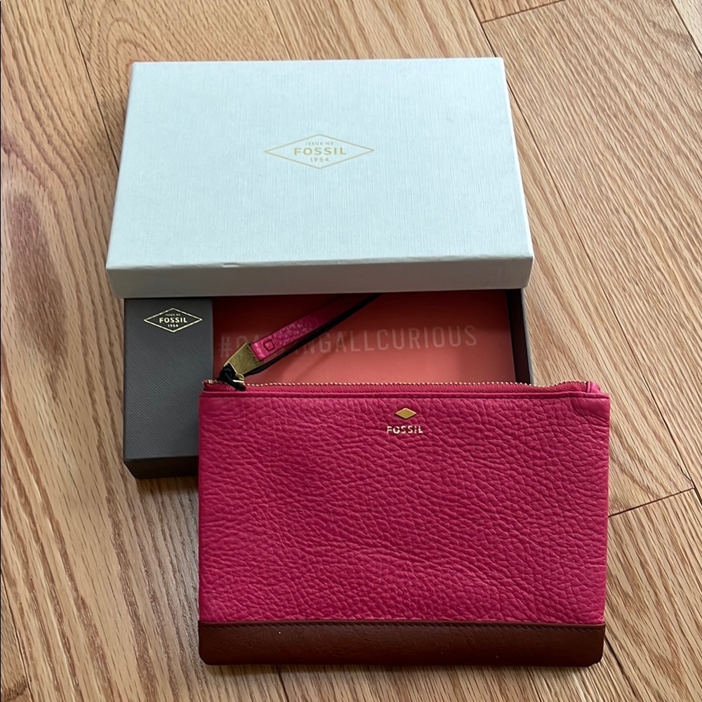 NIB! Fossil pomegranate Pink and Brown Leather wristlet.